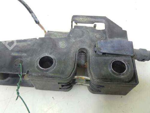 Used Hood lock Hood lock SEAT TOLEDO III (5P2) 1.9 TDI (105 hp) 8775884 8775884