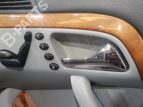 Used Front right interior door handle Front right interior door handle MERCEDES-BENZ S-CLASS (W220) S 400 CDI (220.028, 220.128) (250 hp) 10629355 10629355