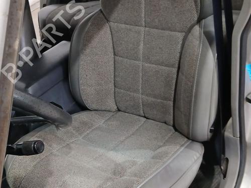 Sæde venstre fortil Sæde venstre fortil JEEP CHEROKEE (XJ) 4.0 i 4x4 (178 hp) 34343133 34343133