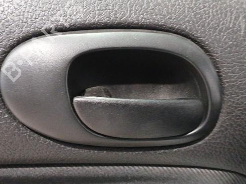 Venstre bagtil invendig håndtag Venstre bagtil invendig håndtag PEUGEOT 206 Hatchback (2A/C) 1.4 HDi eco 70 (68 hp) 34446570 34446570