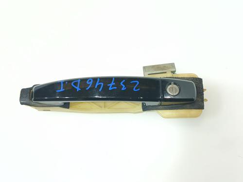 Used Front left exterior door handle CHEVROLET CAPTIVA (C100, C140) 2.0 D 4WD (150 hp) 29746118
