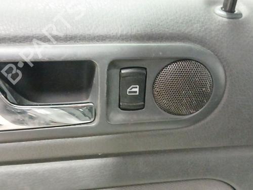 Venstre bagtil elrude kontakt Venstre bagtil elrude kontakt VW PASSAT B5.5 (3B3) 1.9 TDI (101 hp) 34378363 34378363