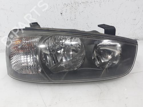 Used Right headlight HYUNDAI ELANTRA III (XD) 2.0 CRDi (113 hp) 8676219