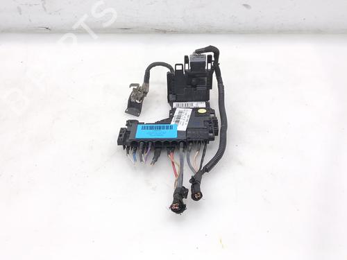 Used Fuse box Fuse box 37068308 37068308