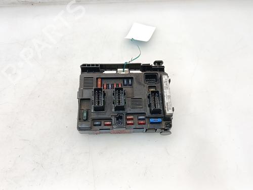 Used Fuse box Fuse box 37643718 37643718