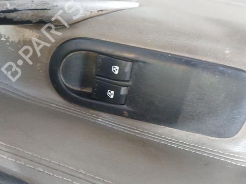 Left front window switch RENAULT MEGANE II (BM0/1_, CM0/1_) 1.5 dCi (BM02, BM13, BM2A, CM02, CM13) 8200315033 | 8200315033