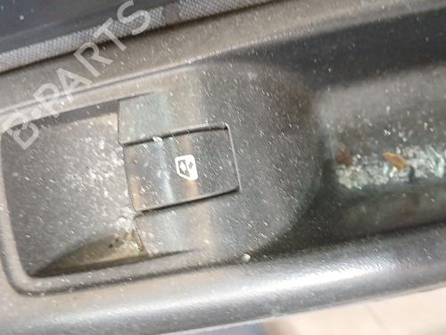 Mando elevalunas delantera derecho RENAULT CLIO II (BB_, CB_) 1.5 dCi (B/CB07) (65 hp) 28216642
