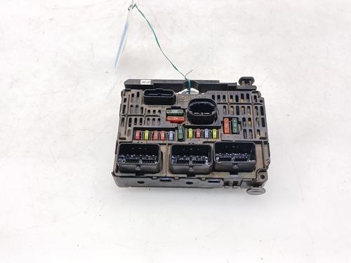 Used Fuse box Fuse box 39262266 39262266