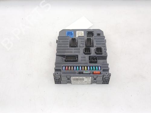 Used Fuse box Fuse box 38232519 38232519