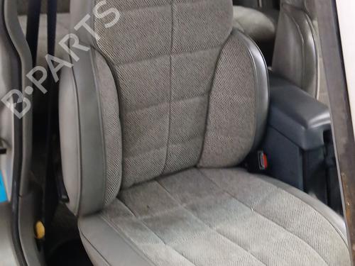 Sæde højre fortil Sæde højre fortil JEEP CHEROKEE (XJ) 4.0 i 4x4 (178 hp) 34343132 34343132