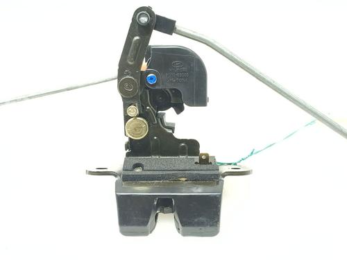 Tailgate lock HYUNDAI SANTA FÉ II (CM) 2.2 CRDi GLS 4x4 812302B000 | 812302B000