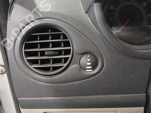 Grille d'aération RENAULT CLIO III (BR0/1, CR0/1) 1.2 16V (BR02, BR0J, BR11, CR02, CR0J, CR11) (75 hp) 31980627