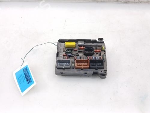 Used Fuse box Fuse box 38325003 38325003