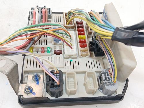 Used Fuse box Fuse box 37607490 37607490