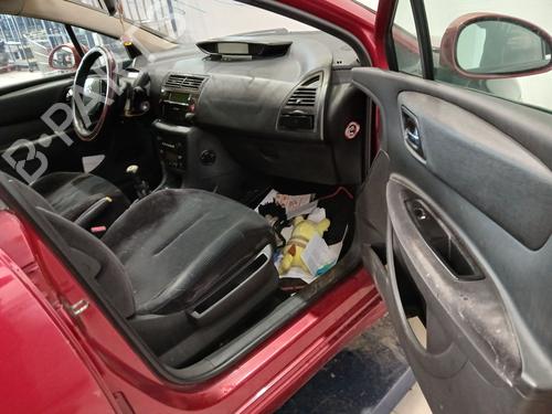 Fuse box CITROËN C4 I (LC_) 1.6 HDi | BP24415852E1 