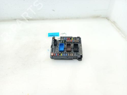 Used Fuse box Fuse box 37640499 37640499
