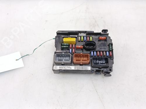 Used Fuse box Fuse box 38949001 38949001