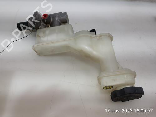 Used Brake master cylinder RENAULT KOLEOS I (HY_) 2.0 dCi 4x4 (HY0K) (150 hp) 16022832