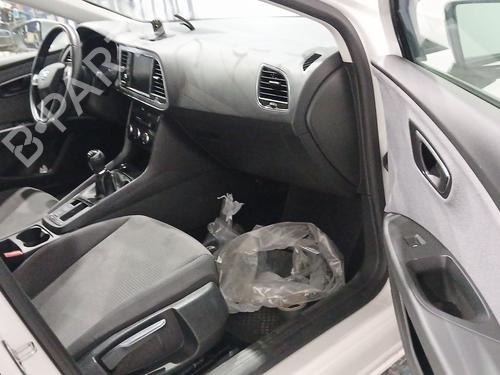 Right tailgate light SEAT LEON (5F1) 1.5 TGi | BP31832150C80