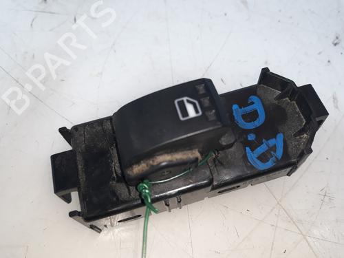 Interrupteur de vitre avant droite DAIHATSU SIRION (M3_) 1.3 (M301) (87 hp) 11530076