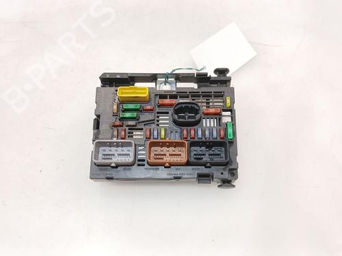 Used Fuse box Fuse box 38176077 38176077