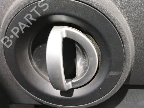 Højre bagtil invendig håndtag Højre bagtil invendig håndtag DODGE NITRO 2.8 CRD (163 hp) 36696547 36696547