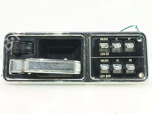 Used Front left interior door handle JEEP CHEROKEE (XJ) 4.0 i 4x4 (178 hp) 31317549