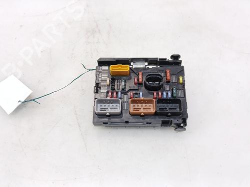 Used Fuse box Fuse box 38950497 38950497