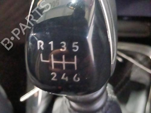Used Shift knob Shift knob OPEL CORSA F (P2JO) 1.2 (68) (101 hp) 39715663 39715663