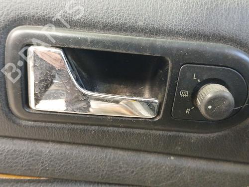 Venstre foran invendig håndtak VW PASSAT B5.5 (3B3) 1.9 TDI (101 hp) 28073742