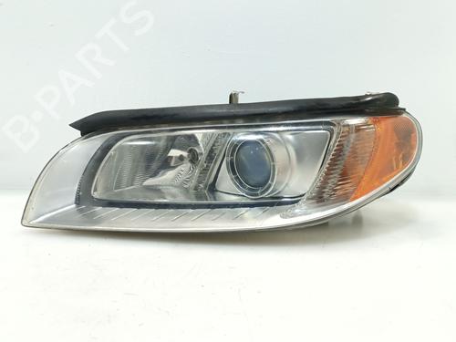 Used Left headlight VOLVO XC70 II (136) D5 AWD (185 hp) 31182443