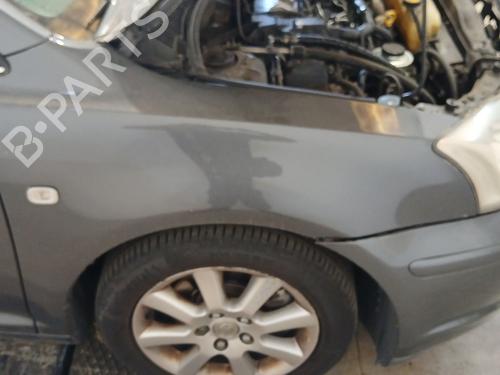Used Right front fenders TOYOTA AVENSIS Saloon (_T25_) 2.2 D-4D (ADT251_, ADT251R) (150 hp) 28074555