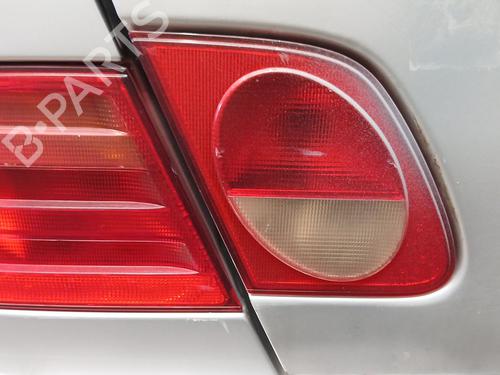 Feu de coffre gauche MERCEDES-BENZ E-CLASS (W210) E 290 Turbo-D (210.017) (129 hp) 28419079