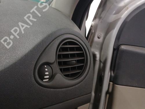 Grille d'aération RENAULT CLIO III (BR0/1, CR0/1) 1.2 16V (BR02, BR0J, BR11, CR02, CR0J, CR11) (75 hp) 31980626