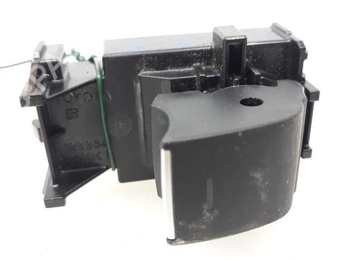 Used Left rear window switch TOYOTA COROLLA Hatchback (_E21_, _EA1_, _EH1_) 1.8 Hybrid (ZWE211) (98 hp) 18640748