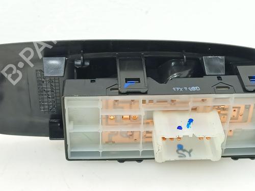 Right front window switch RENAULT KADJAR (HA_, HL_) 1.2 TCe 130 (HLMR) | BP31307996I26