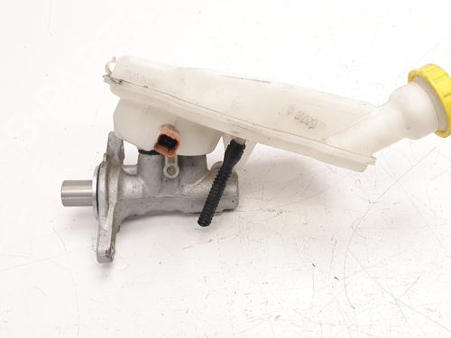 Used Brake master cylinder CITROËN C4 CACTUS 1.6 BlueHDi 100 (99 hp) 8942308