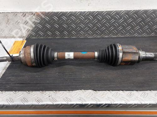 Used Left front driveshaft Left front driveshaft MERCEDES-BENZ HECKFLOSSE (W111, W112) 230 S (111.010) (120 hp) 32215470 32215470