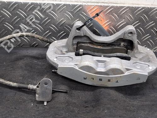 Used Right front brake caliper Right front brake caliper TESLA MODEL 3 (5YJ3) EV (283 hp) 40450413 40450413