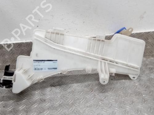 Used Windscreen washer tank PEUGEOT 3008 II SUV (MC_, MR_, MJ_, M4_) 1.2 THP/ PureTech 130 (MRHNSM, MRHNSU, MRHNSJ, MRHNYW,... (131 hp) 26048176