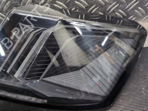 Używane Lampa tylna prawa PEUGEOT 3008 II SUV (MC_, MR_, MJ_, M4_) 1.2 THP/ PureTech 130 (MRHNSM, MRHNSU, MRHNSJ, MRHNYW,... (131 hp) 29539949