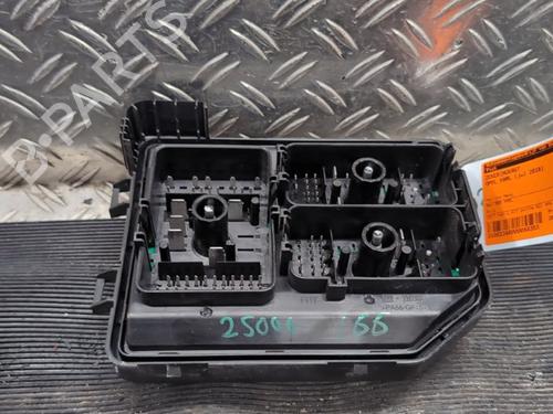 Used Fuse box Fuse box 37153814 37153814