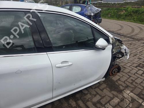 Dør højre fortil Dør højre fortil PEUGEOT 208 I (CA_, CC_) 1.6 HDi (92 hp) 33717710 33717710