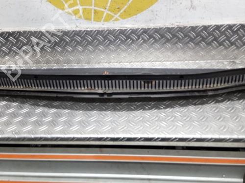 Used Scuttle panel BMW 1 (F40) 118 i (140 hp) 26044800