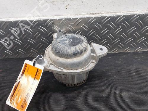 Used Engine mount Engine mount MERCEDES-BENZ VITO Van (W447) 116 CDI (447.601, 447.603, 447.605) (163 hp) 33717709 33717709