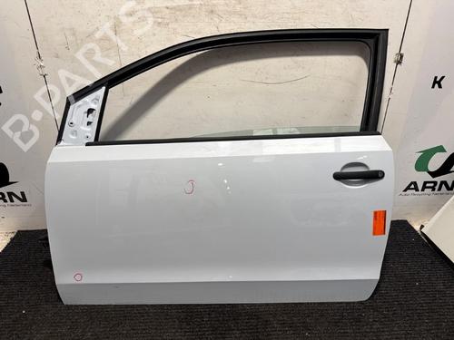 left-front-door-vw-up-121-122-bl1-bl2-bl3-123-2011-33018634 main image