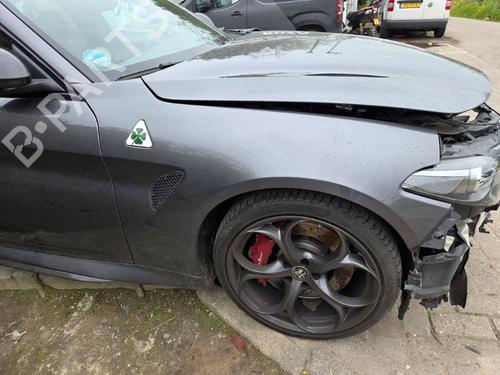 Used Right front fenders Right front fenders ALFA ROMEO GIULIA (952_) 2.9 Quadrifoglio (952AAM24) (510 hp) 33844823 33844823