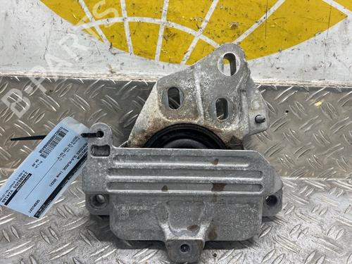 Used Engine mount Engine mount MERCEDES-BENZ GLA (H247) GLA 180 (247.784) (136 hp) 26043857 26043857