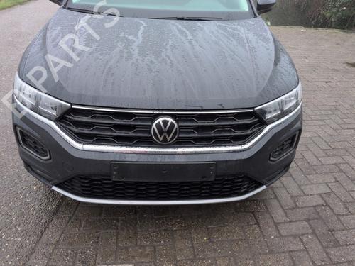 full-front-vw-t-roc-a11-d11-2017-26045974 main image