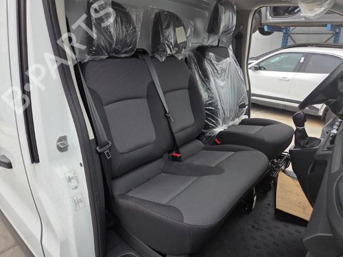 right-front-seat-renault-trafic-iii-platformchassis-eg_-2014-28064019 main image